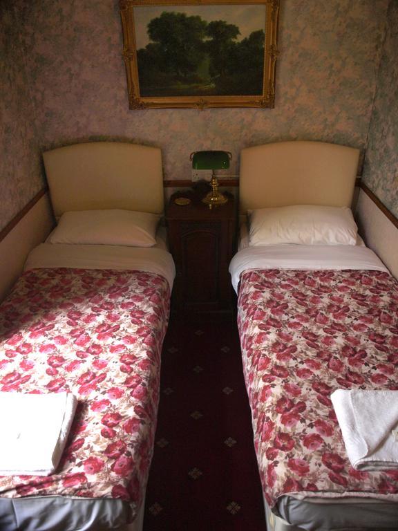 Oakley Hotel London Room photo