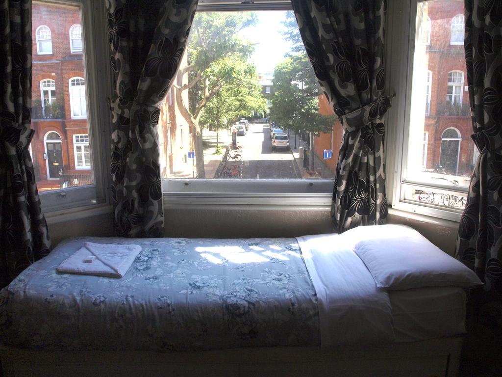 Oakley Hotel London Room photo