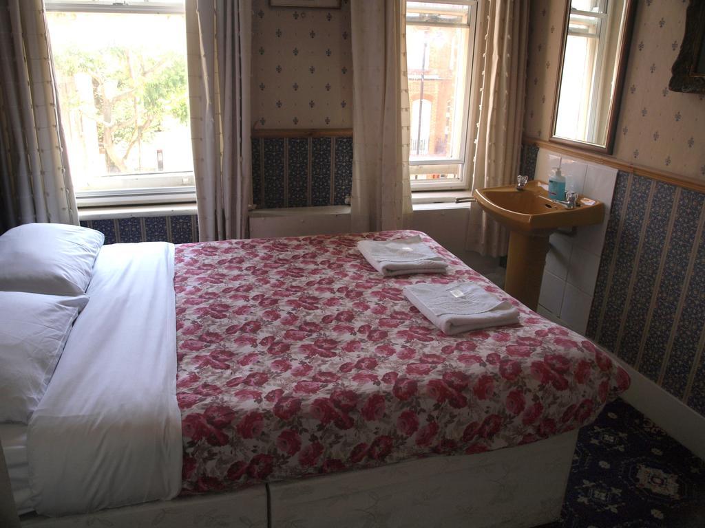 Oakley Hotel London Room photo